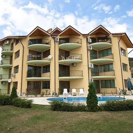 Deluxe 2 Bedroom With Pool View Mamaafrica Balchik