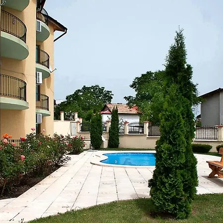 Deluxe 2 Bedroom With Pool View Mamaafrica Apartment