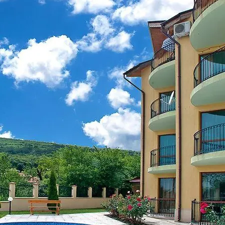 Apartment Deluxe 2 Bedroom With Pool View Mamaafrica
