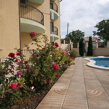 Deluxe 2 Bedroom With Pool View Mamaafrica